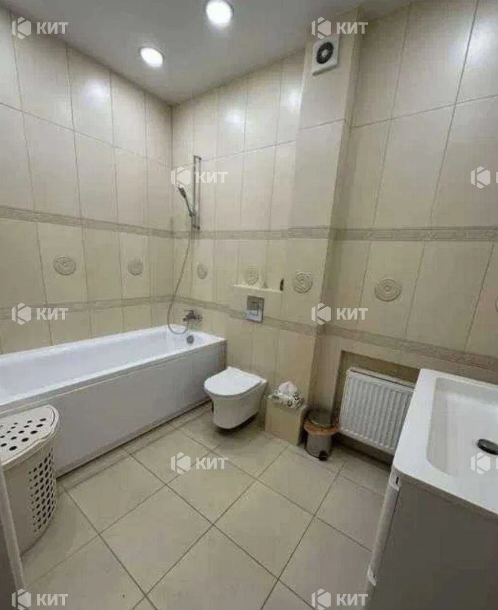 3к 100м2, Центр (м. Центральный рынок. ул. Дмитревская 19),