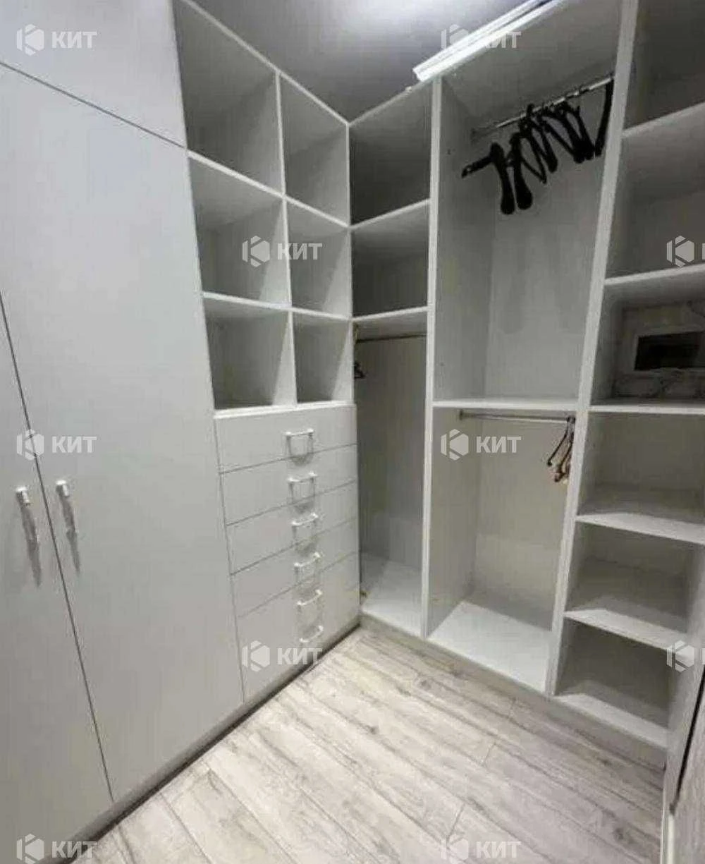 3к 100м2, Центр (м. Центральный рынок. ул. Дмитревская 19),