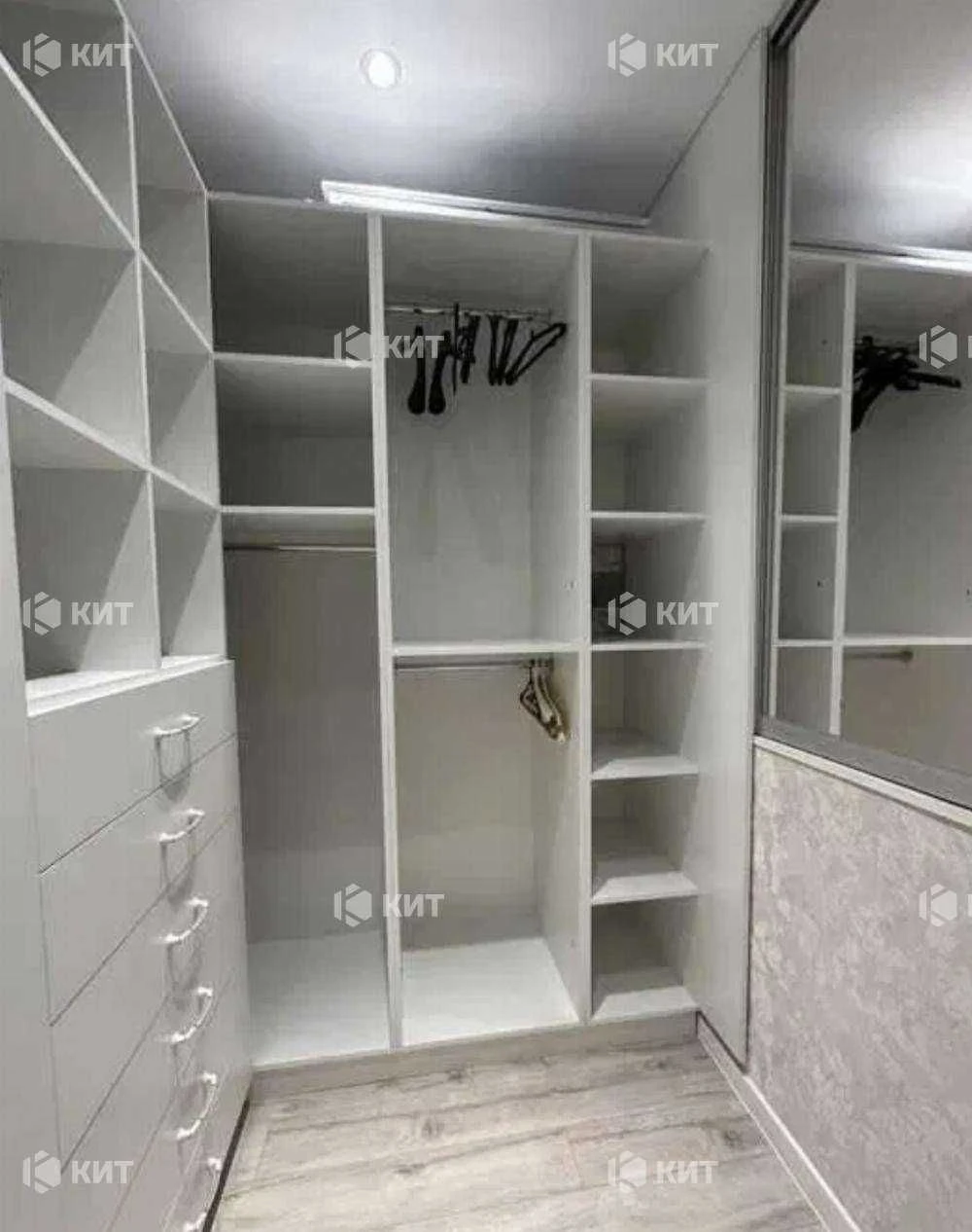 3к 100м2, Центр (м. Центральный рынок. ул. Дмитревская 19),