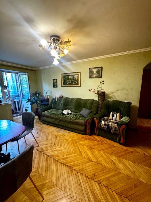 Продам уютную 3х ком квартиру метро Бот сад!