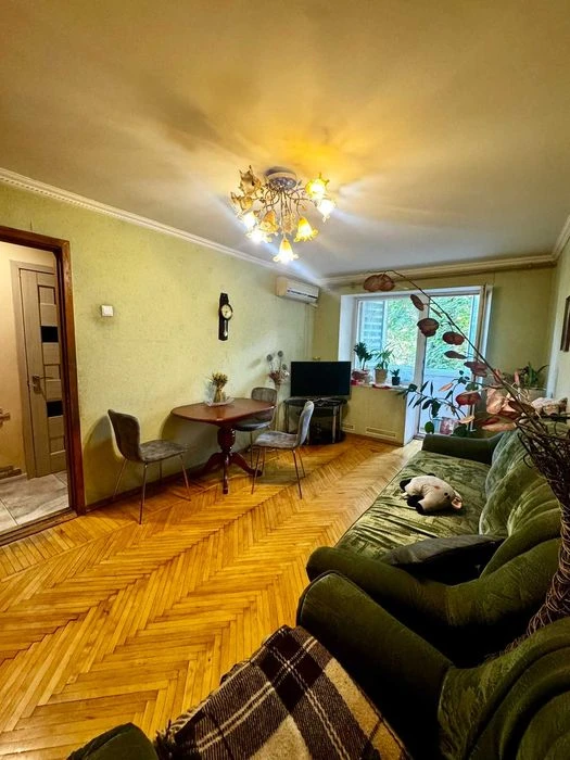 Продам уютную 3х ком квартиру метро Бот сад!