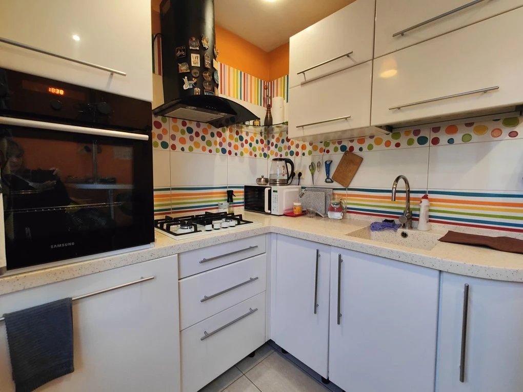 Продам 3 комнатная квартира метро Холодная Гора, Капремонт.