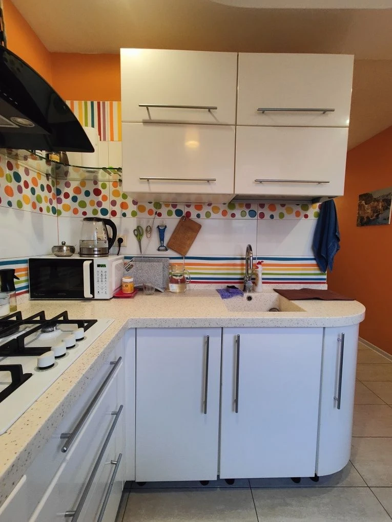Продам 3 комнатная квартира метро Холодная Гора, Капремонт.