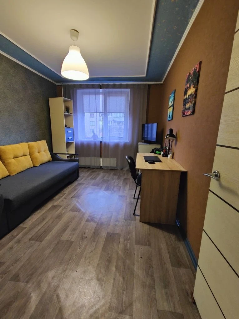 Продам 3 комнатная квартира метро Холодная Гора, Капремонт.