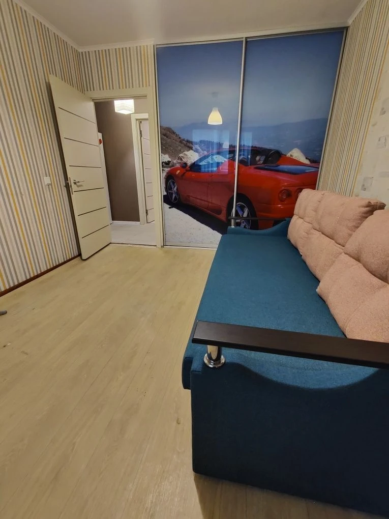 Продам 3 комнатная квартира метро Холодная Гора, Капремонт.