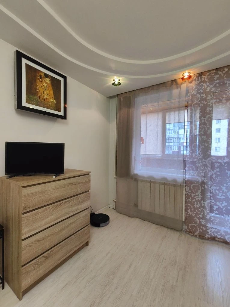 Продам 3 комнатная квартира метро Холодная Гора, Капремонт.