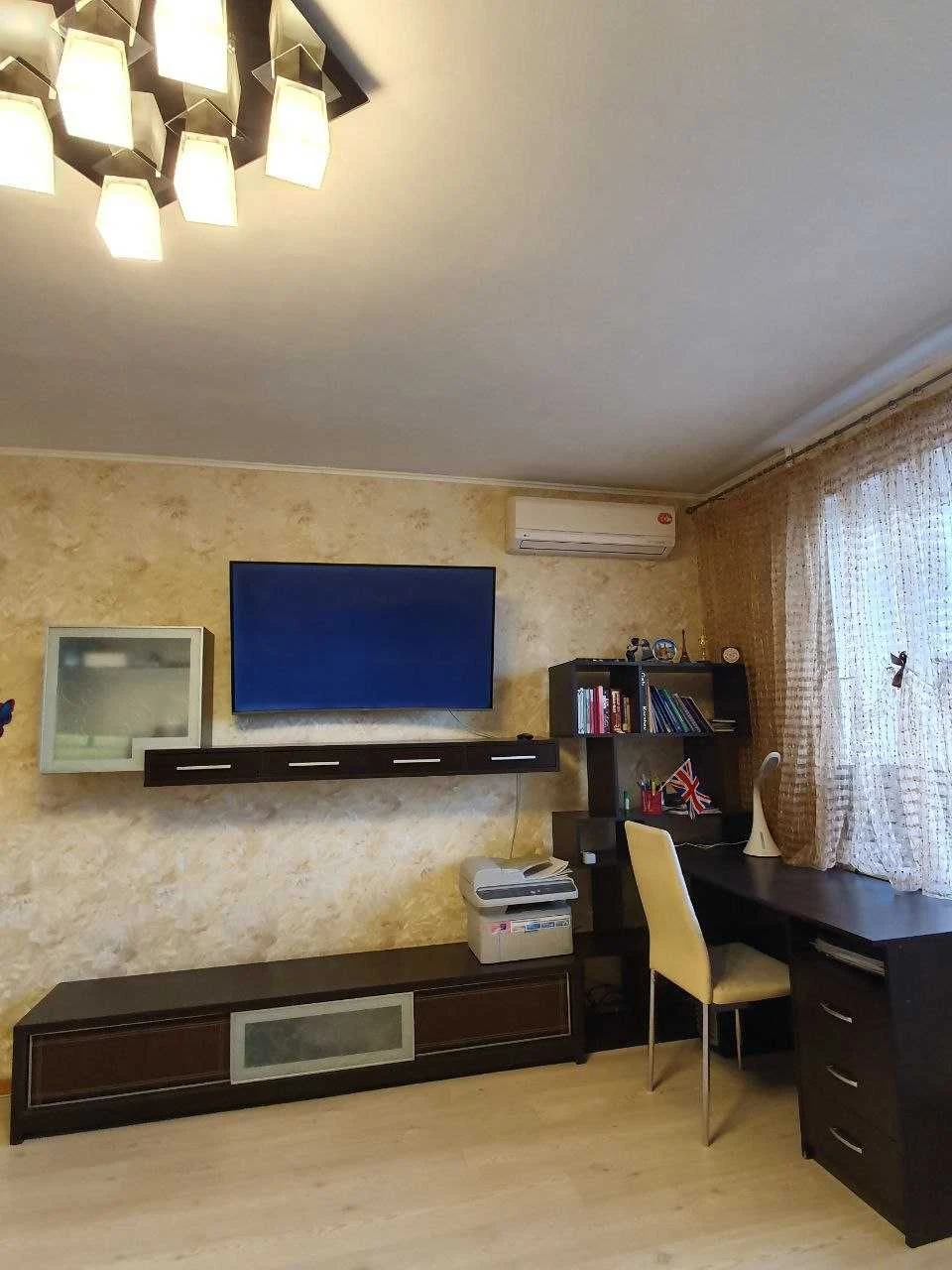 У продажу 1 к.кв. метро ,,Левада,, 1 хвилина