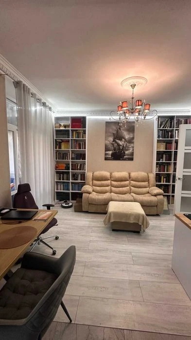 2х квартира в сталинке, на Сегедской, свежий ремонт.