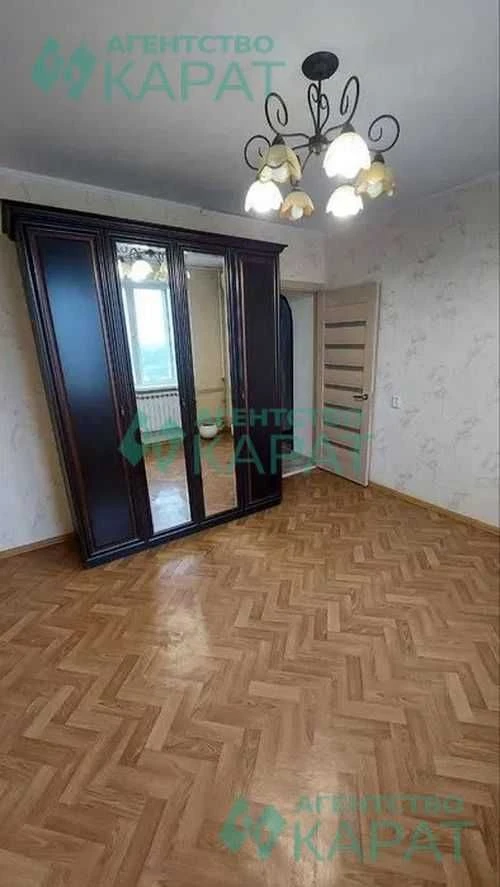 Продам 2 к квартиру на Молочній, з ремонтом. Метро поруч.