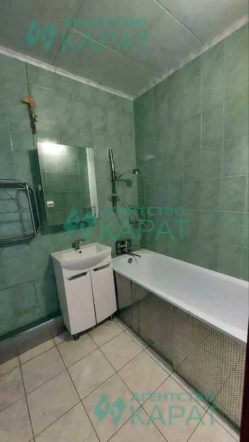 Продам 2 к квартиру на Молочній, з ремонтом. Метро поруч.