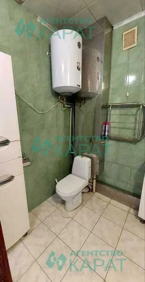 Продам 2 к квартиру на Молочній, з ремонтом. Метро поруч.