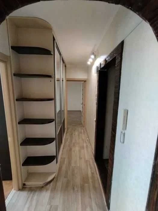 Продам 2 к квартиру на Молочній, з ремонтом. Метро поруч.