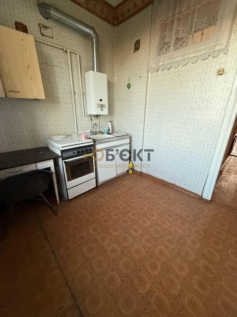 Срочно Продам 2 ком квартиру в кирпичном доме - Гараж и подв