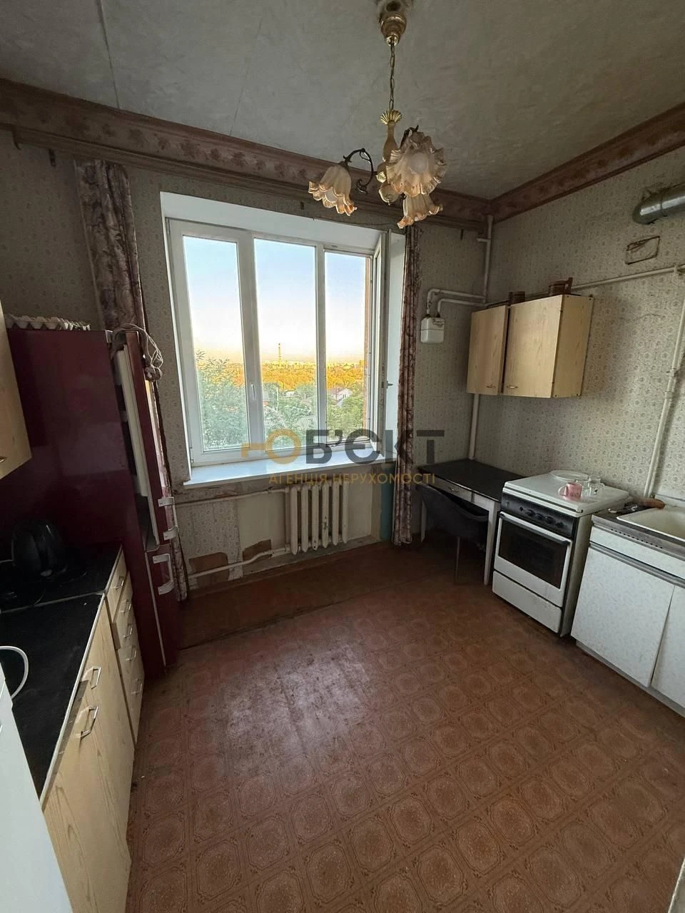 Срочно Продам 2 ком квартиру в кирпичном доме - Гараж и подв