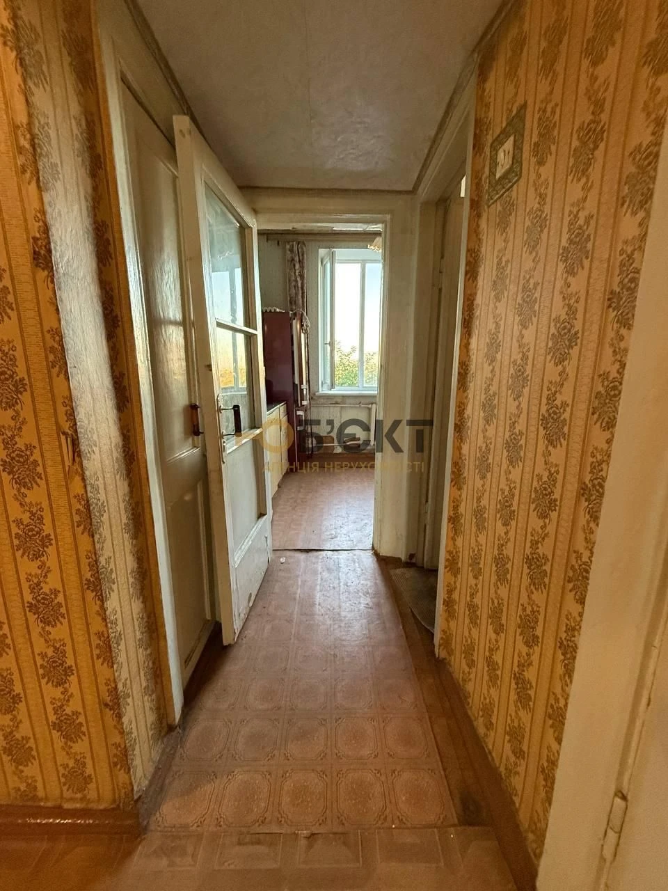 Срочно Продам 2 ком квартиру в кирпичном доме - Гараж и подв