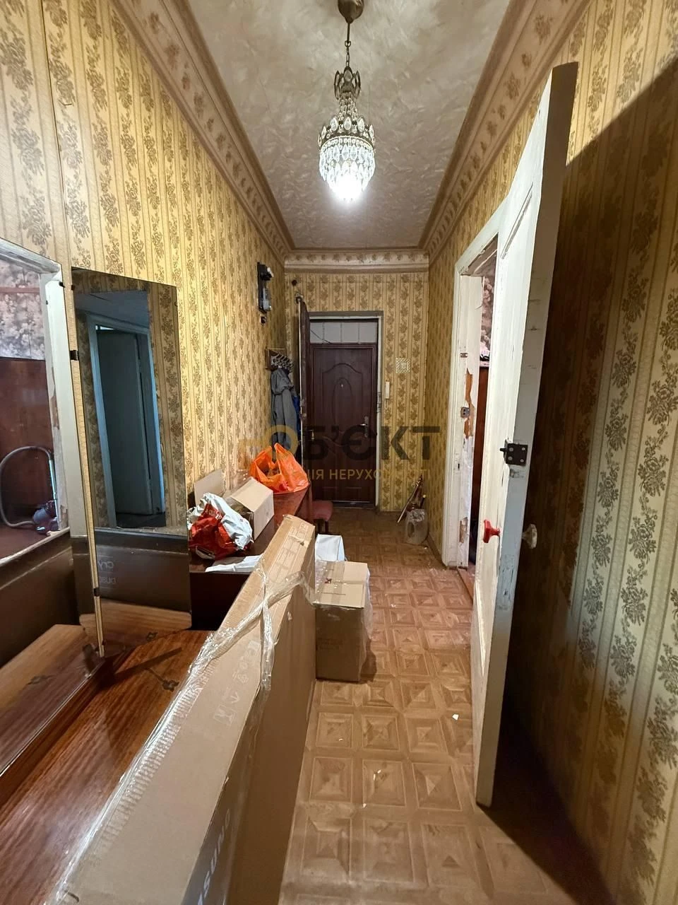 Срочно Продам 2 ком квартиру в кирпичном доме - Гараж и подв