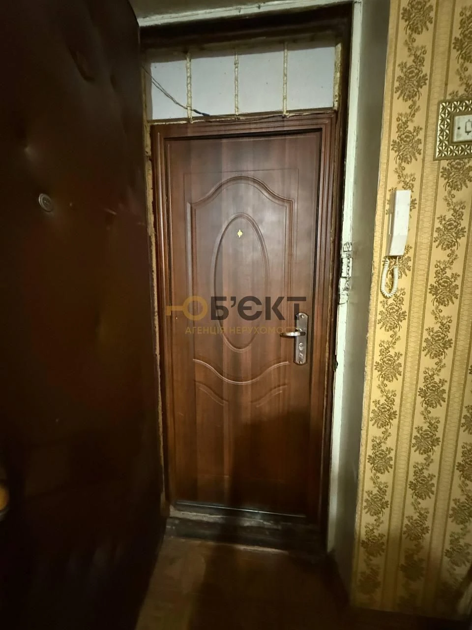 Срочно Продам 2 ком квартиру в кирпичном доме - Гараж и подв