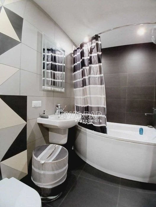 Продам 3 к.кв - 92 м2, Новострой, ул. Молочная, Гагарина, Де