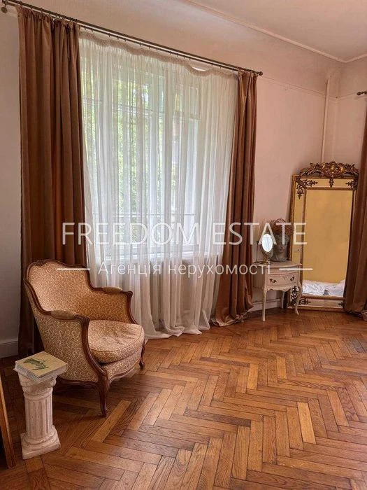 78 тыс.$ ПРОДАЖА / Сталинка в центре 90 м2 / Ярослава Мудрог