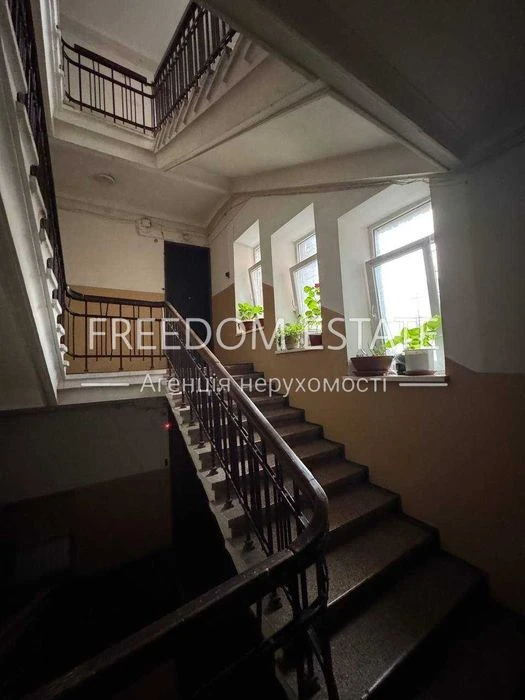 78 тыс.$ ПРОДАЖА / Сталинка в центре 90 м2 / Ярослава Мудрог