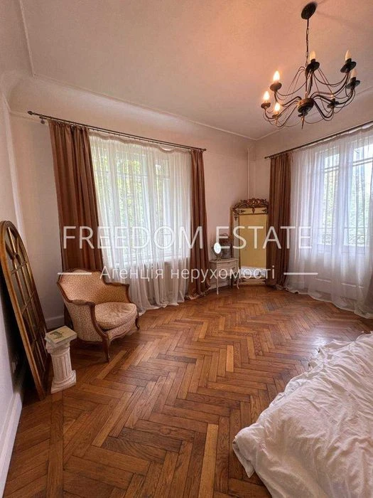 78 тыс.$ ПРОДАЖА / Сталинка в центре 90 м2 / Ярослава Мудрог