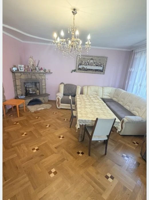 Продам будинок в центрі міста