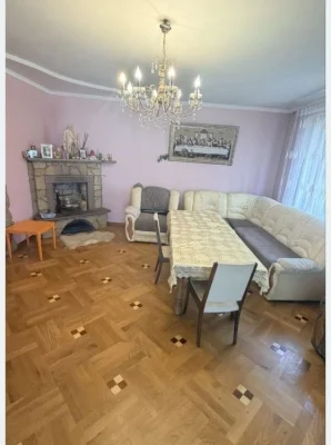 Продам будинок в центрі міста