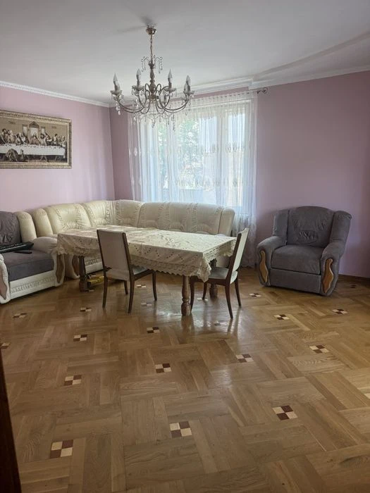 Продам будинок в центрі міста