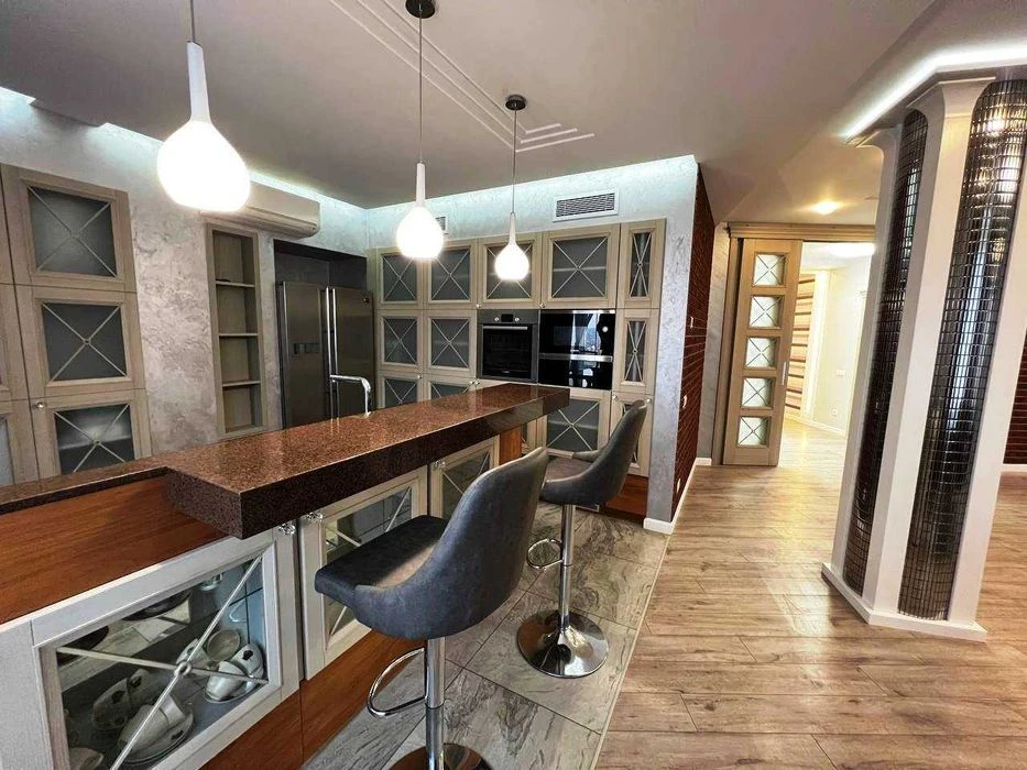 Продаж 3-кімнатної квартири в Парусі