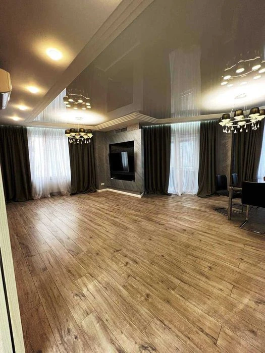 Продаж 3-кімнатної квартири в Парусі