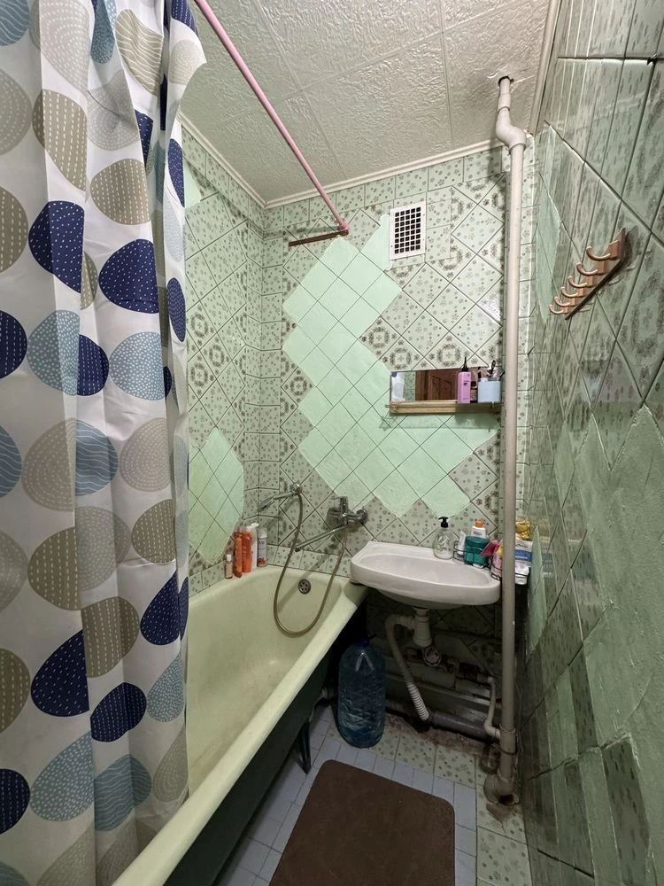 Продам 3к квартиру на Салтовке ,просп Юбилейный 32а