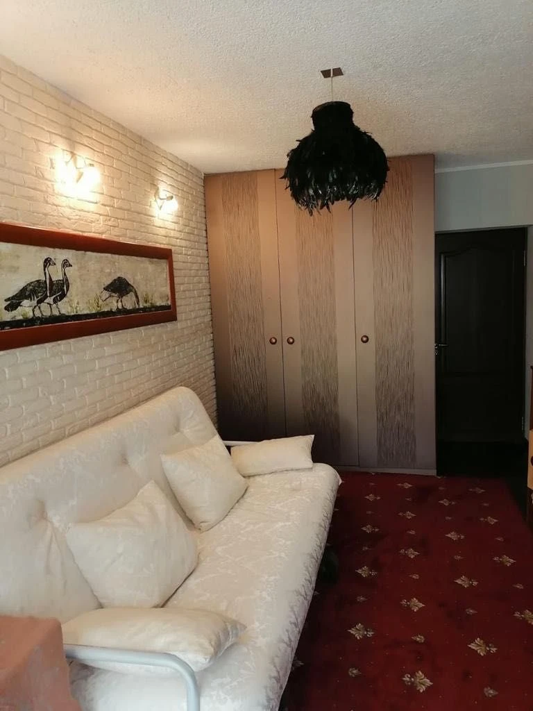Трехкомнатную квартиру площадью 82 кв. метра в городе Харько