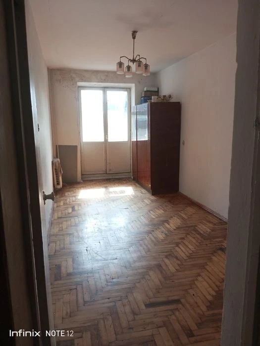 Продам квартиру Миколи Корищенка 30б