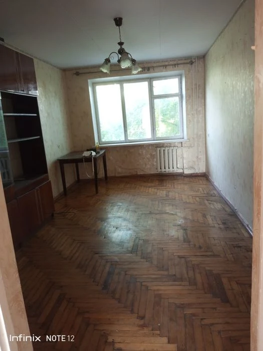 Продам квартиру Миколи Корищенка 30б
