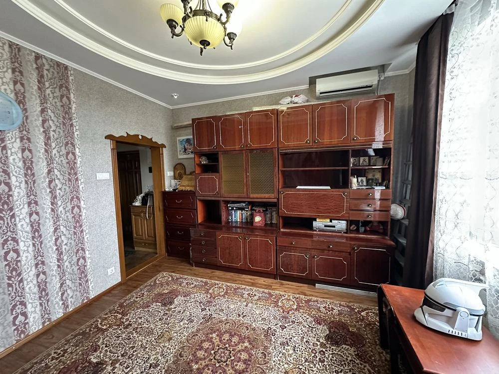 Продам 2х.кв. 2/2 S-43м2 кирпич  газ  на Лысой горе , круг Н