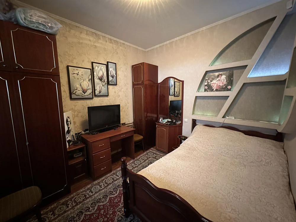Продам 2х.кв. 2/2 S-43м2 кирпич  газ  на Лысой горе , круг Н
