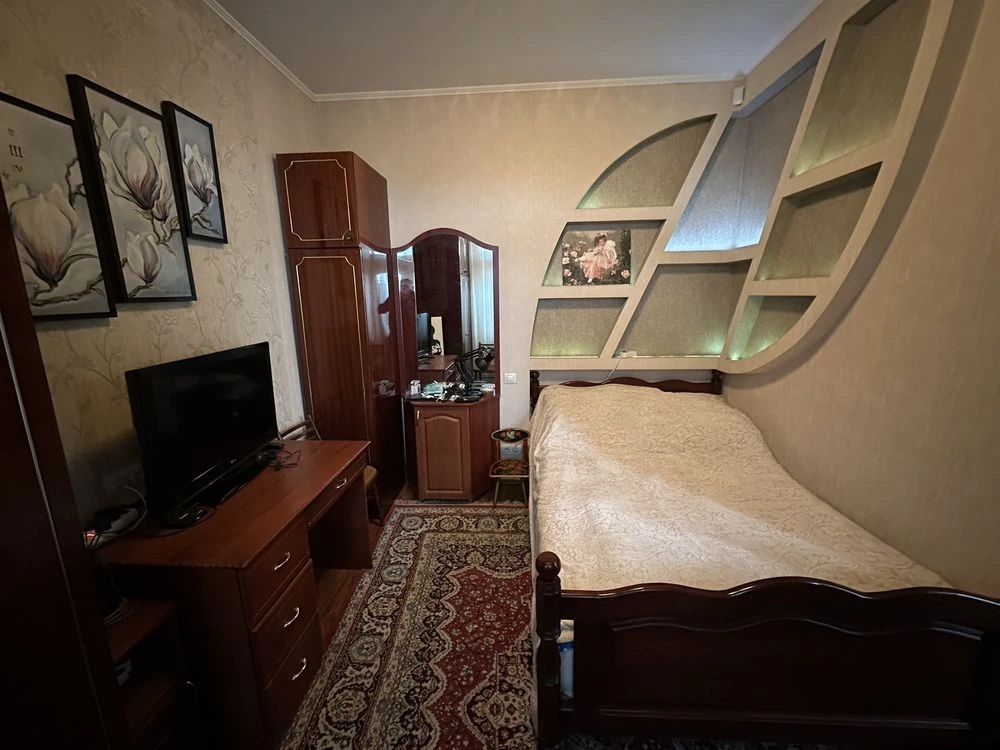 Продам 2х.кв. 2/2 S-43м2 кирпич  газ  на Лысой горе , круг Н