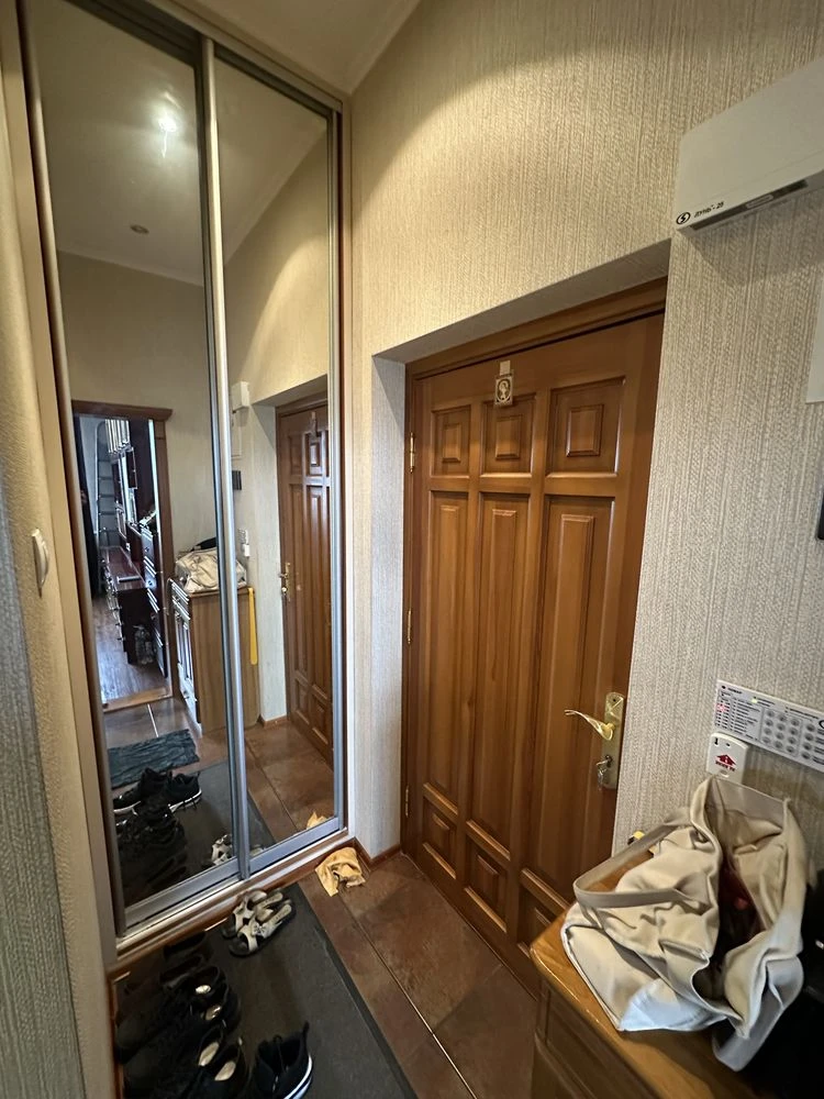 Продам 2х.кв. 2/2 S-43м2 кирпич  газ  на Лысой горе , круг Н