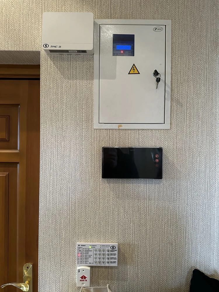 Продам 2х.кв. 2/2 S-43м2 кирпич  газ  на Лысой горе , круг Н