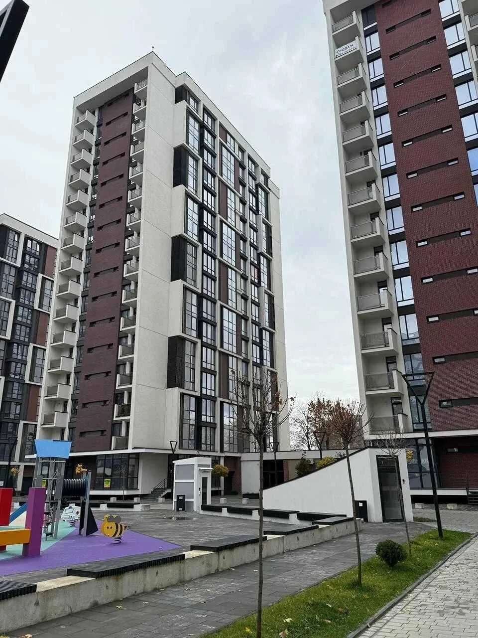 Терміновий продаж!! Видової 1.5 кім.квартири на міське озеро