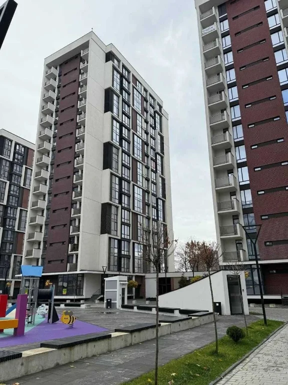 Терміновий продаж!! Видової 1.5 кім.квартири на міське озеро