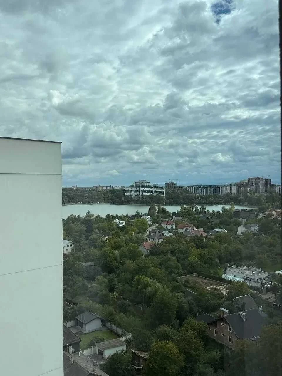 Терміновий продаж!! Видової 1.5 кім.квартири на міське озеро