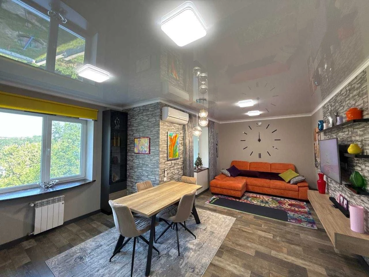 Продам 2х комнатную переулок Кондратьевский,  34