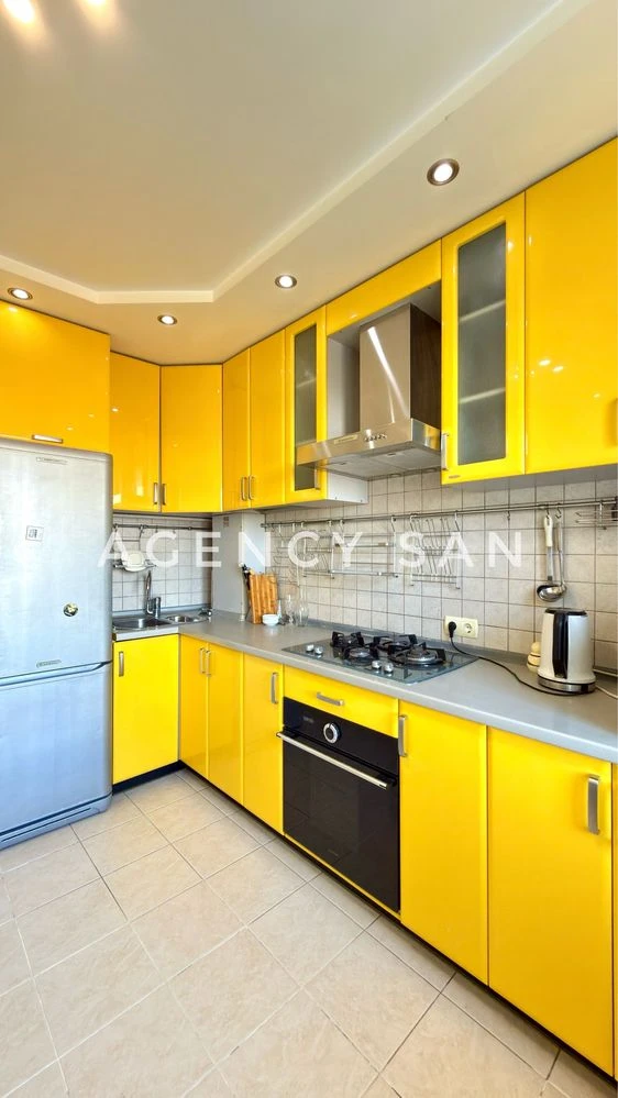 Продаж 3к квартири 4й поверх, поруч з ТЦ Київ