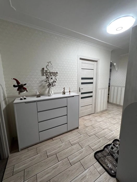 Продам 2-кімнатну квартиру в новобудові з підвалом, автономн