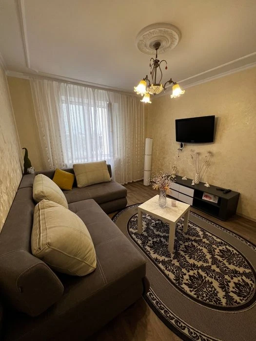 Продам 2-кімнатну квартиру в новобудові з підвалом, автономн