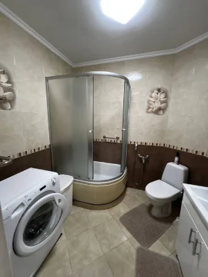 Продам 2-кімнатну квартиру в новобудові з підвалом, автономн