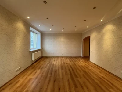 Продаж 3 кімнатної квартири в новобудові, 4 поверх