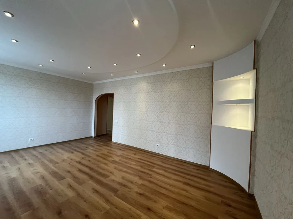Продаж 3 кімнатної квартири в новобудові, 4 поверх