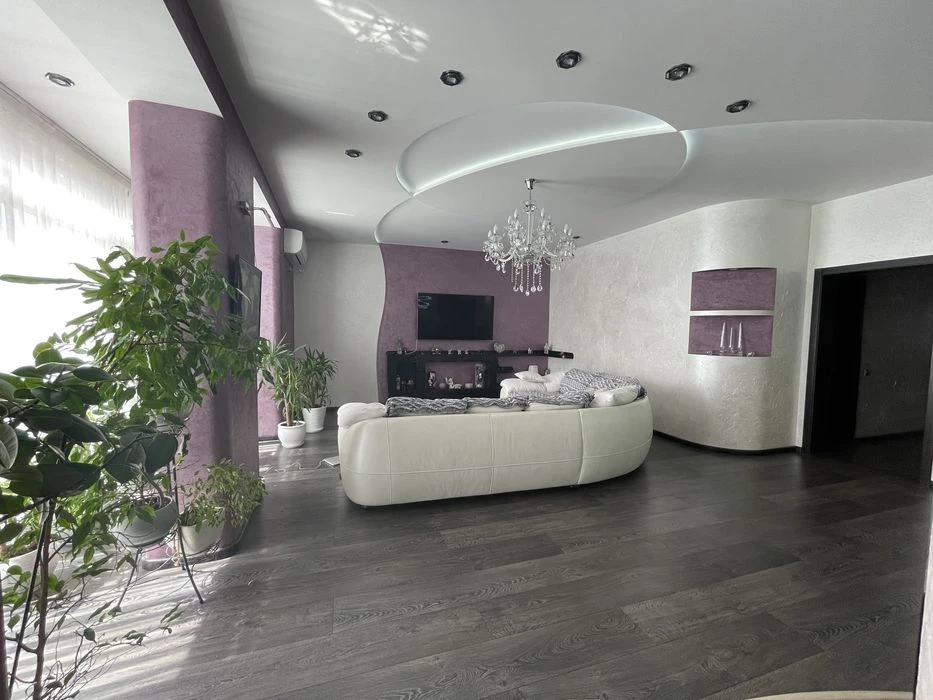 Продам квартиру 162 м.кв, ул.Героев Крут